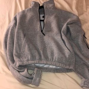 Grey cropped sweater Pretty Little Thing M